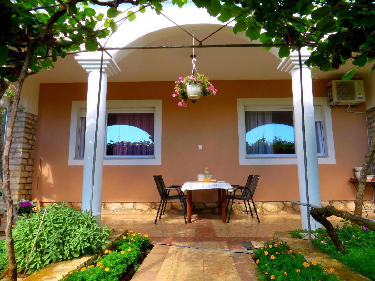Beach Apartments Roza - The Garden Apartment Biograd Na Moru Zewnętrze zdjęcie