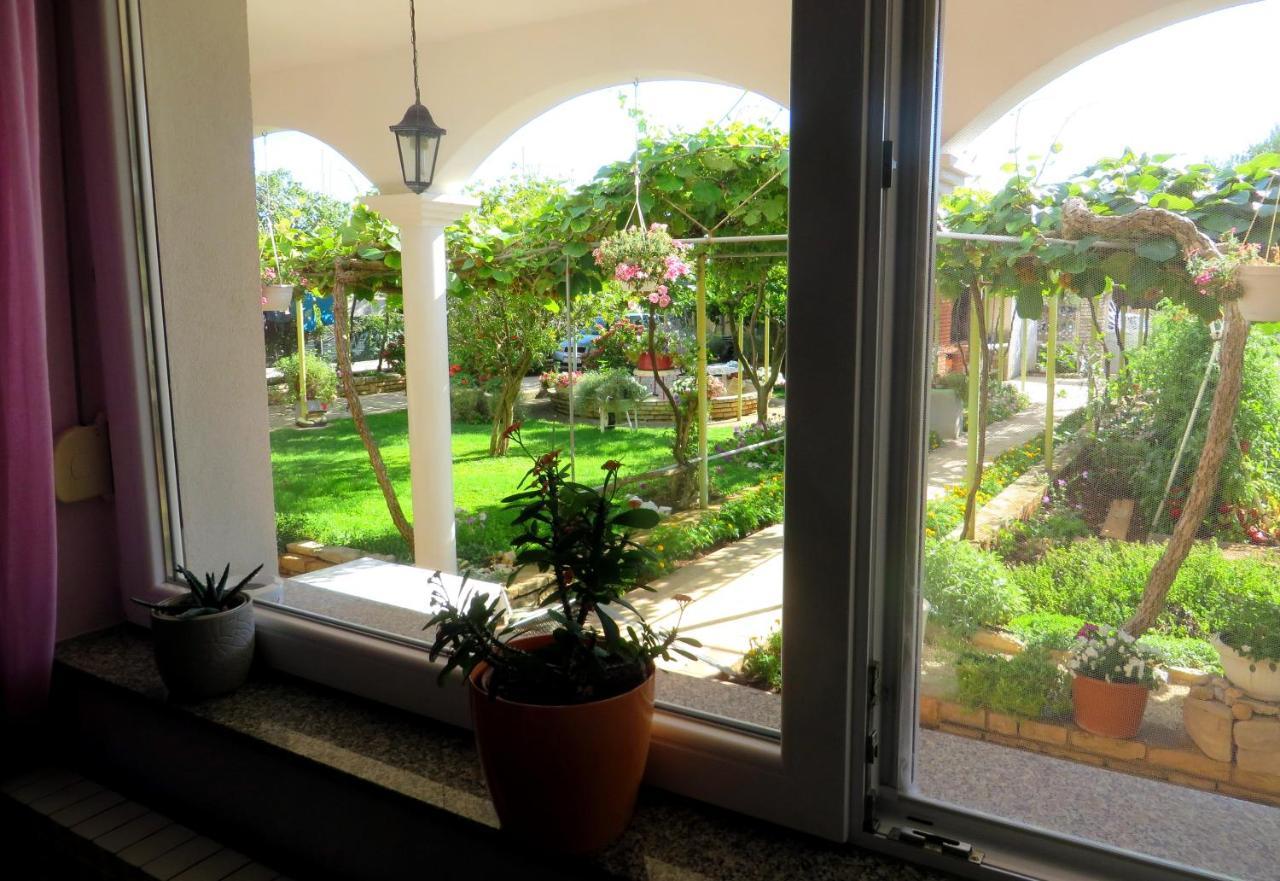 Beach Apartments Roza - The Garden Apartment Biograd Na Moru Zewnętrze zdjęcie
