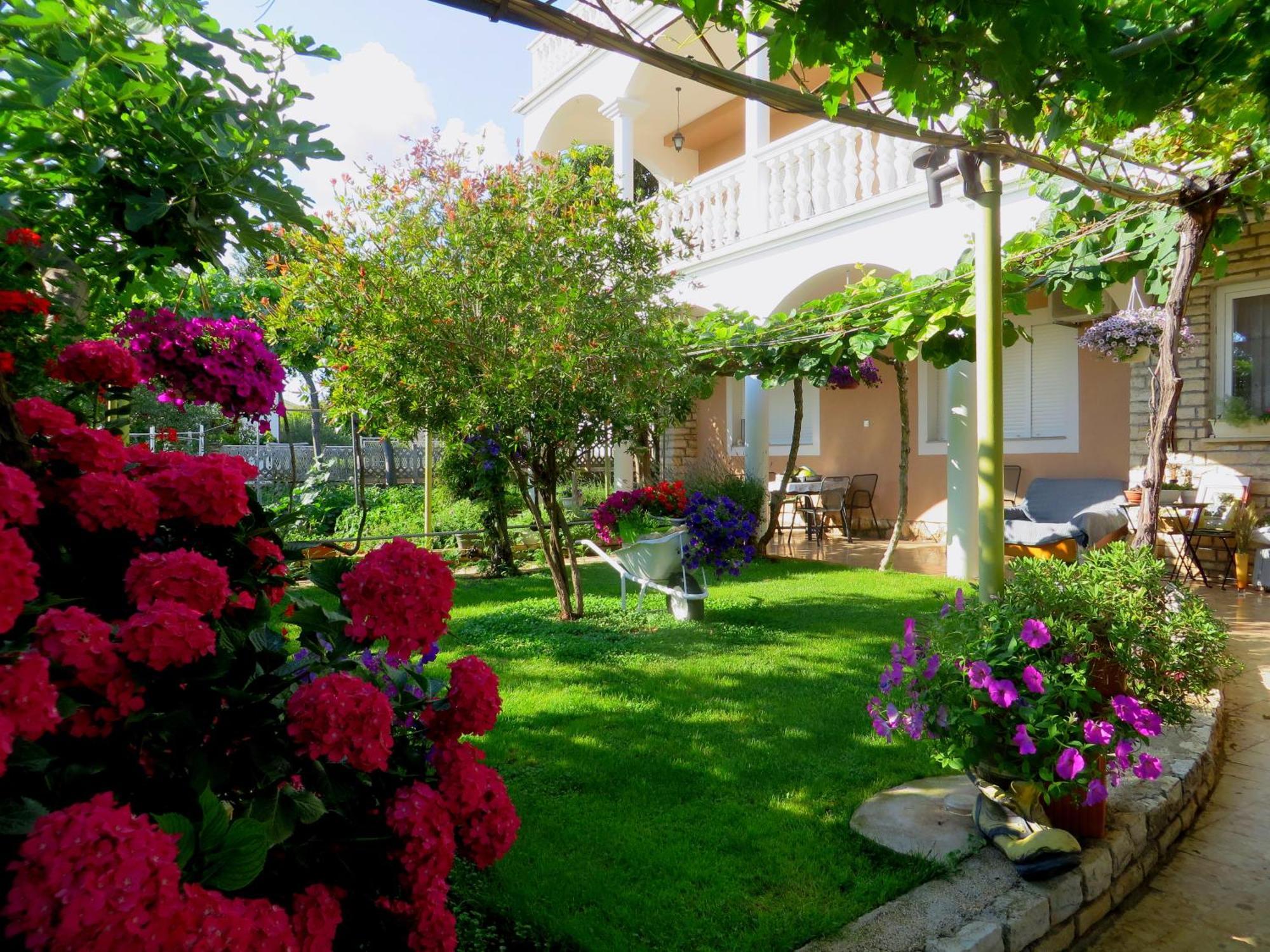 Beach Apartments Roza - The Garden Apartment Biograd Na Moru Zewnętrze zdjęcie